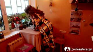 היא לבשה חם, הלבשה תחתונה, גרב אז הייתי חייב לזיין אותה חזק