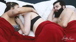 Menage com sess e tajba na cara das duas amiguinhas. (veja sħiħ l-ebda AĦMAR)