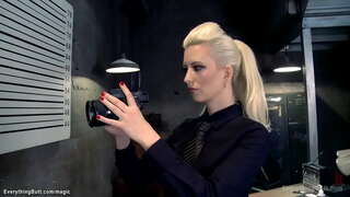 Sani uriasi tanar si matura polițist Cherry Rupt analsex jucarii brunete deținut Maddy O Reilly la birou, atunci anal o fute si Veronica Avluv în celulă de închisoare trio