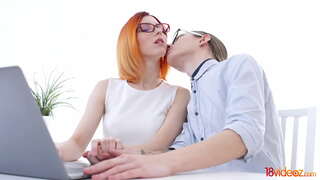 18videoz - سکس–رابطه جنسی باز می شود افق جدیدی را برای این خروس بزرگ