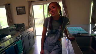 Barely Legal Casa Cleaner Parlato in Sesso sulla Macchina fotografica: BrandiBraids