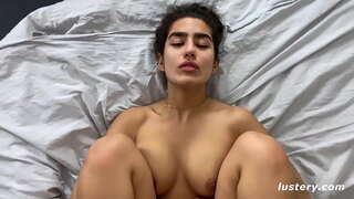 Закидывая аның аяклары өчен башын өчен артык тирән үтеп керү