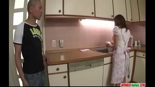 Хикару Вакабаяши использует свои большие сиськи, чтобы играть с членом