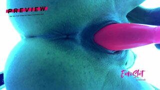 Walay ulaw Slut Lactating ug Pagmasturbar sa Fitness Center