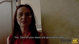 TUTOR4K. Ragazzo non conosce tutti i trucchi del sesso, ma deve soddisfare insegnante