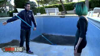 Emo teen s zelené vlasy hlboko v prdeli a cum na tvári